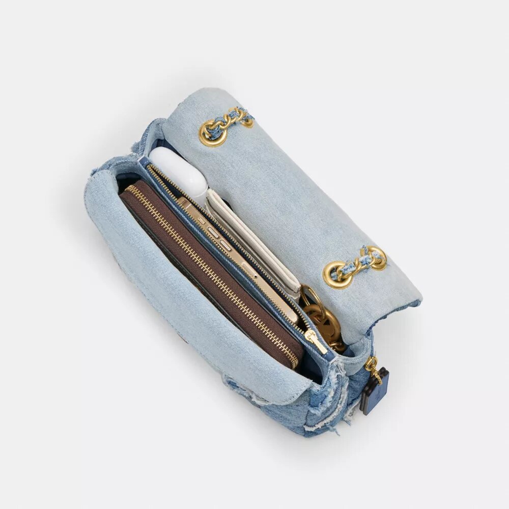 Sac porté épaule Tabby 26 avec matelassage en patchwork de denim recyclé