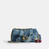Sac porté épaule Tabby 26 avec matelassage en patchwork de denim recyclé