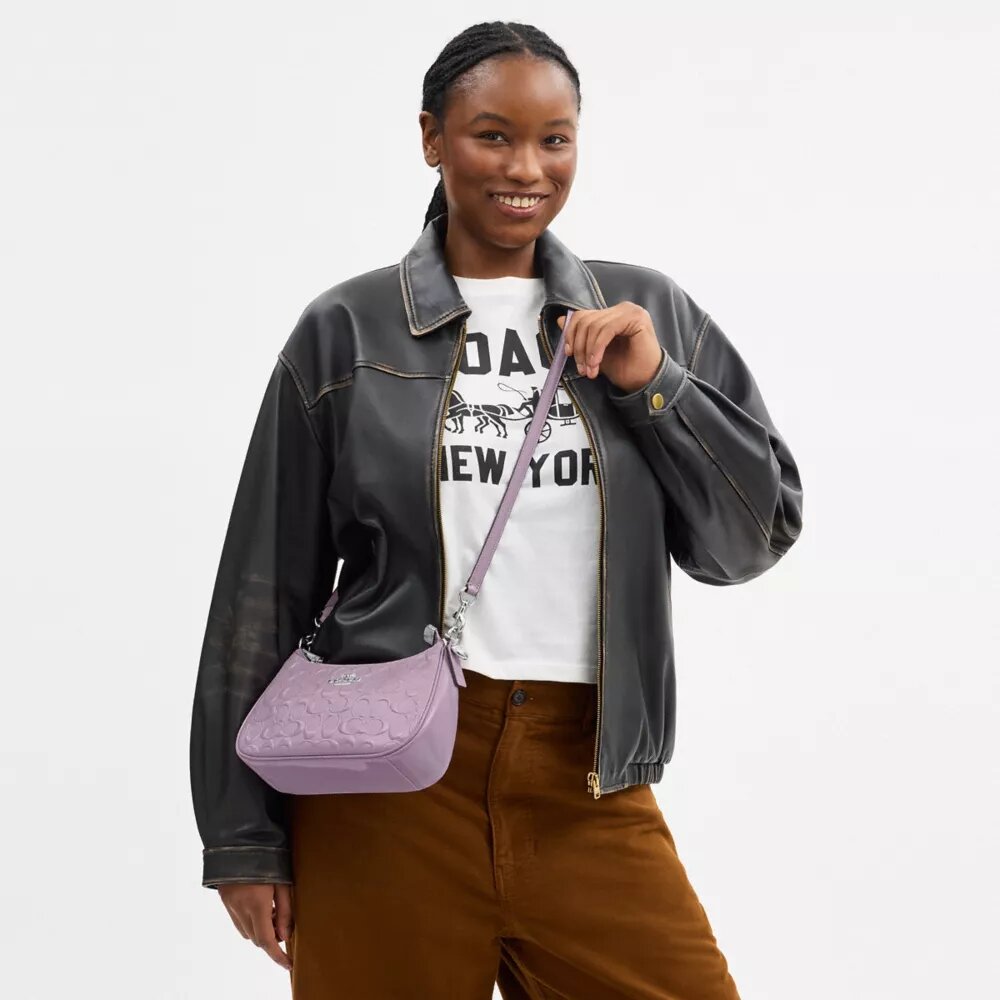 Sac porté épaule Teri en cuir signature avec breloque en forme de cœur
