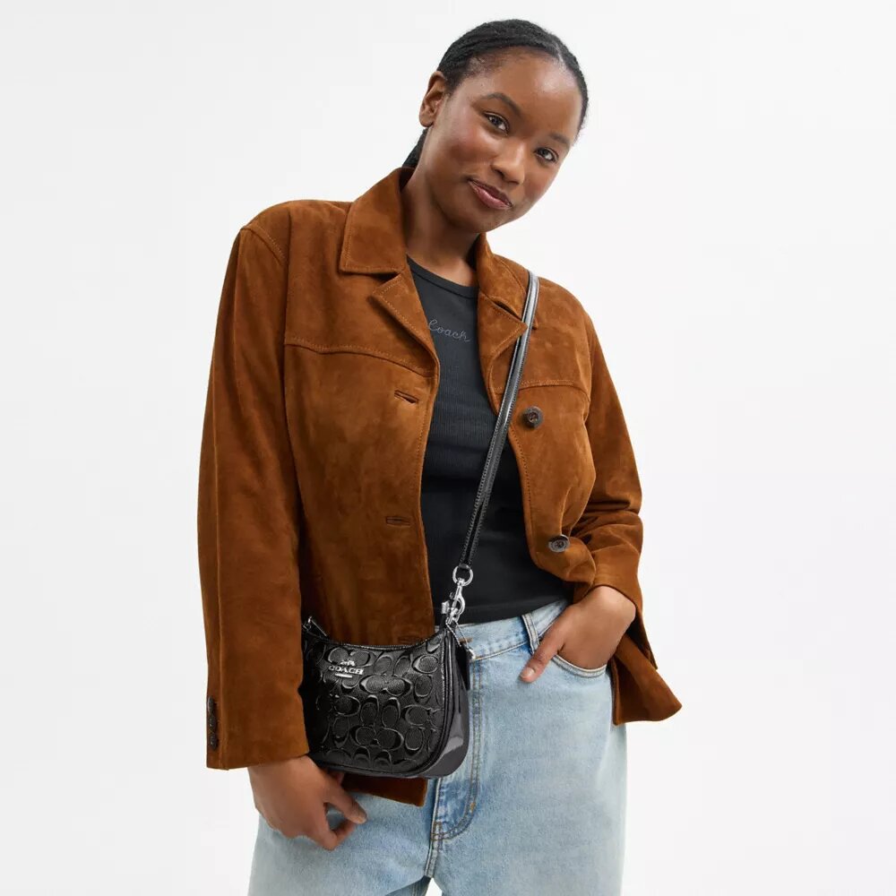 Sac porté épaule Teri en cuir Signature avec breloque en forme de cœur