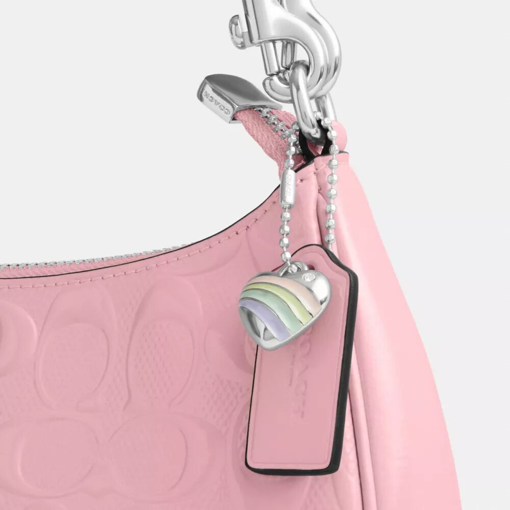 Sac porté épaule Teri en cuir signature avec breloque en forme de cœur
