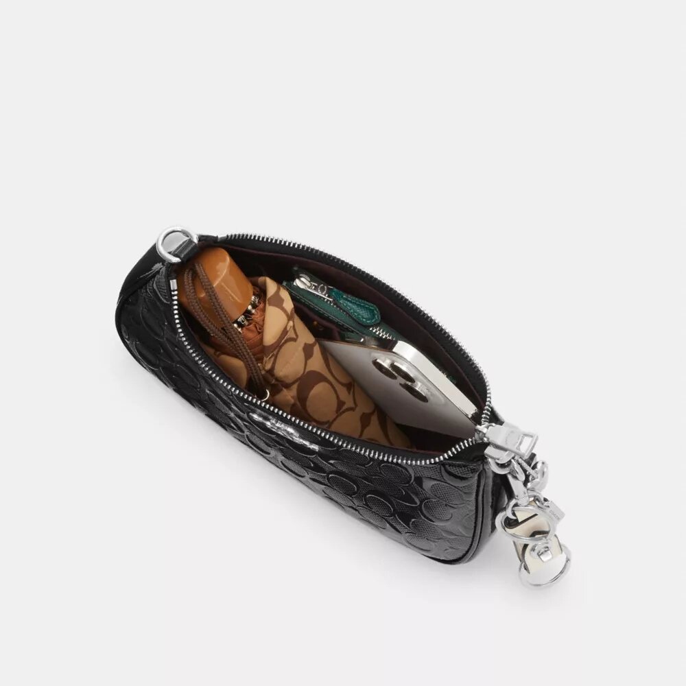 Sac porté épaule Teri en cuir Signature avec breloque en forme de cœur