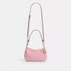 Sac porté épaule Teri en cuir signature avec breloque en forme de cœur