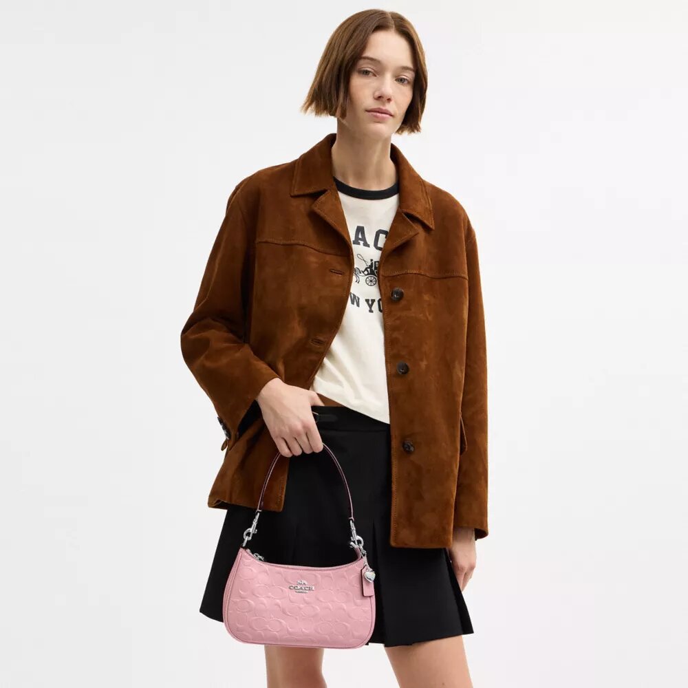 Sac porté épaule Teri en cuir signature avec breloque en forme de cœur