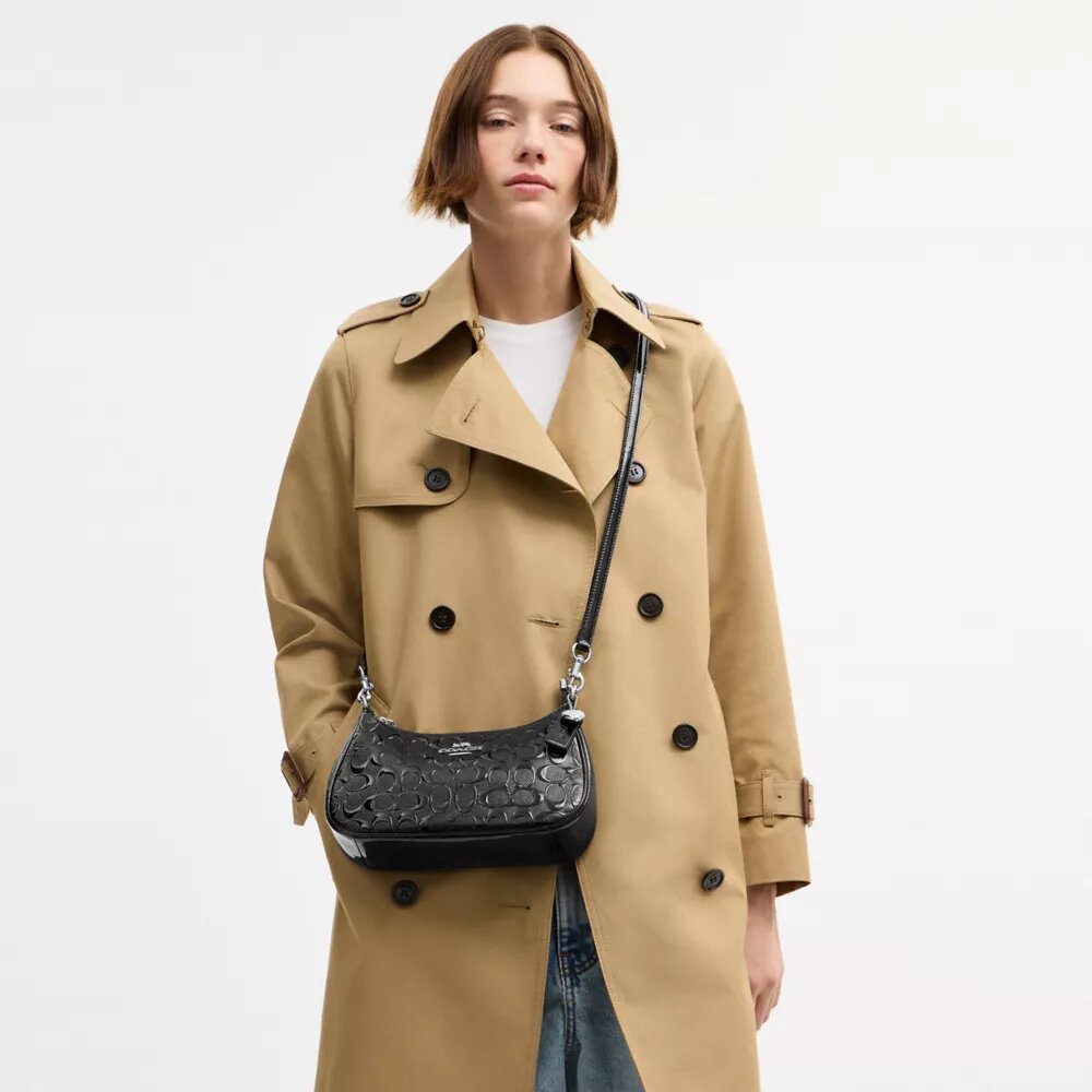 Sac porté épaule Teri en cuir Signature avec breloque en forme de cœur