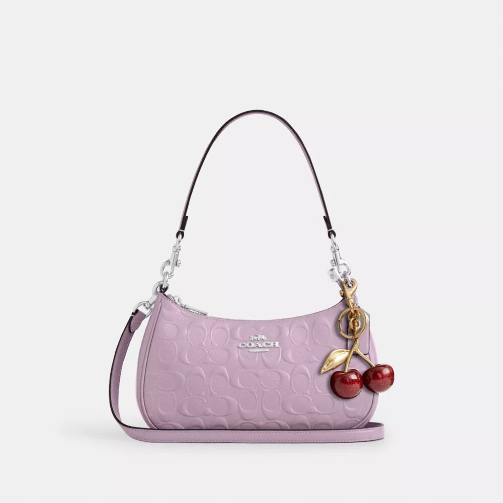 Sac porté épaule Teri en cuir signature avec breloque en forme de cœur