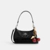 Sac porté épaule Teri en cuir Signature avec breloque en forme de cœur