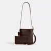 Sac seau Bleecker 21 en Signature Canvas