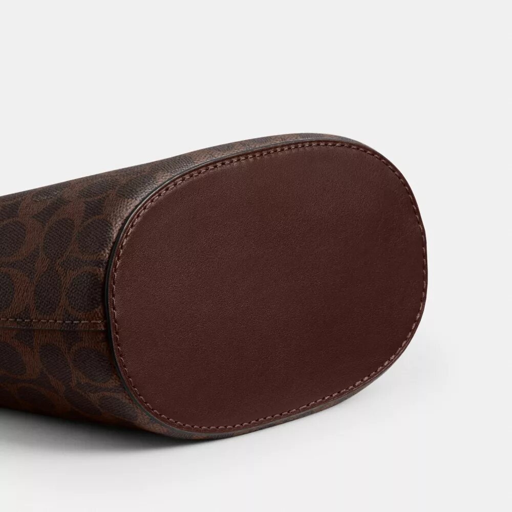Sac seau Bleecker 21 en Signature Canvas