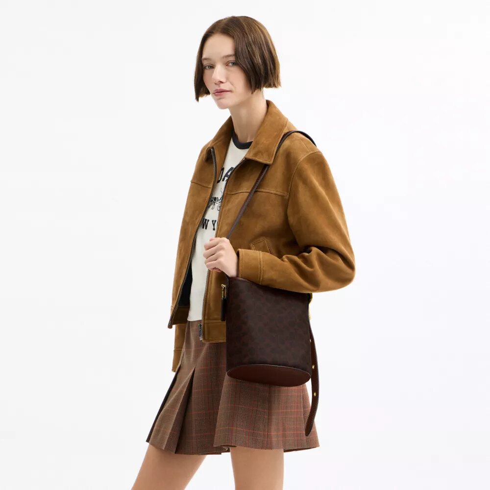 Sac seau Bleecker 21 en Signature Canvas