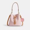 Sac seau Rowan en Signature Canvas avec Charms