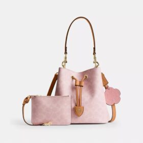 Sac seau Rowan en Signature Canvas avec Charms