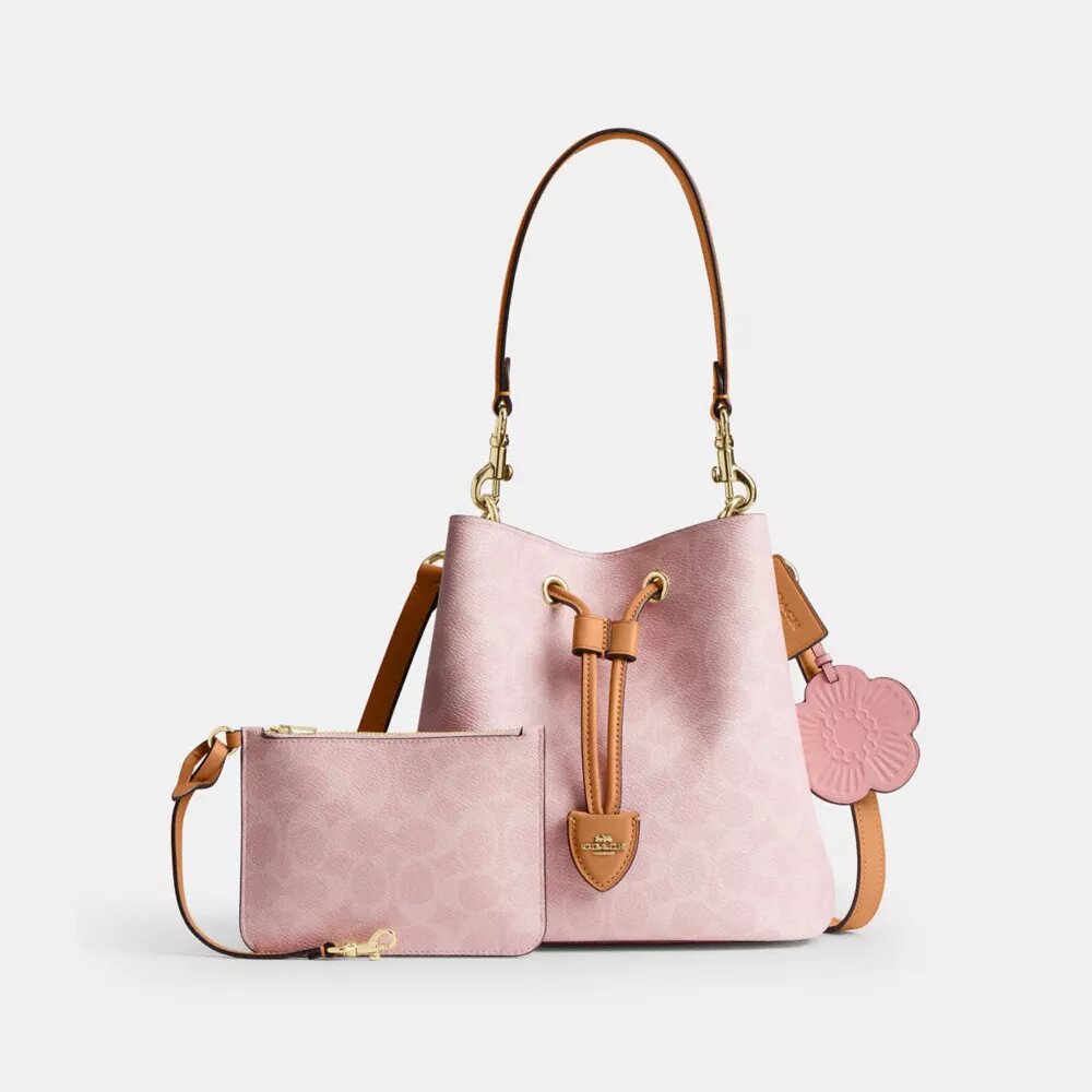 Sac seau Rowan en Signature Canvas avec Charms