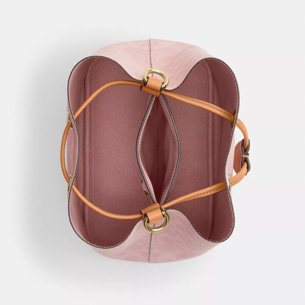 Sac seau Rowan en Signature Canvas avec Charms