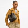 Sac seau Rowan en Signature Canvas avec Charms