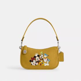 Sac Swinger Disney x Coach en cuir régénéré avec Mickey Mouse et ses amis