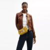 Sac Swinger Disney x Coach en cuir régénéré avec Mickey Mouse et ses amis