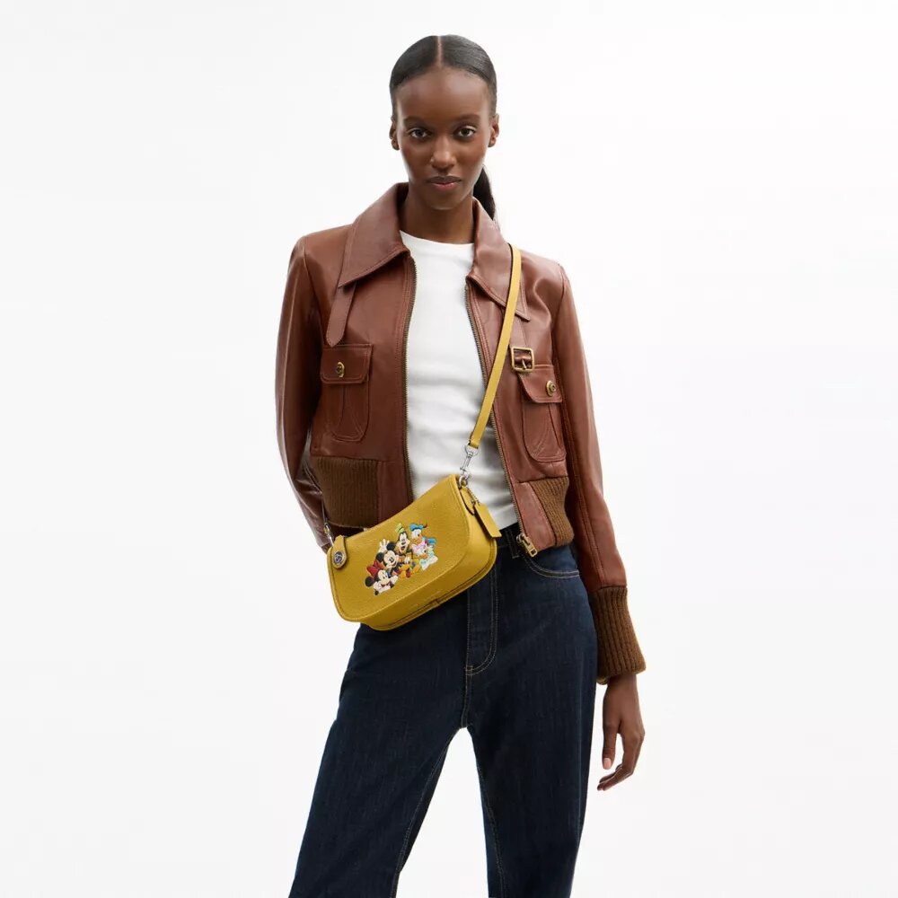 Sac Swinger Disney x Coach en cuir régénéré avec Mickey Mouse et ses amis