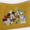 Sac Swinger Disney x Coach en cuir régénéré avec Mickey Mouse et ses amis