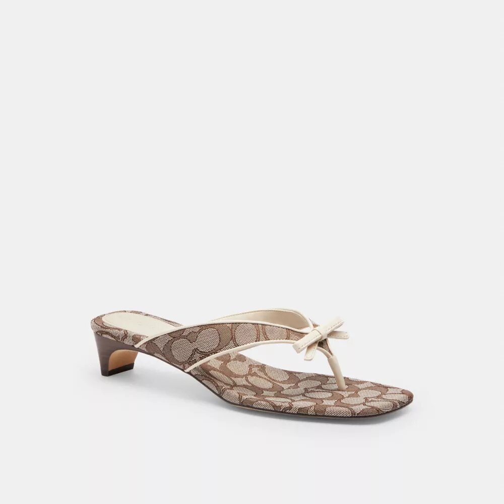 Sandales à talon bas avec bride en forme de nœud en jacquard emblématique